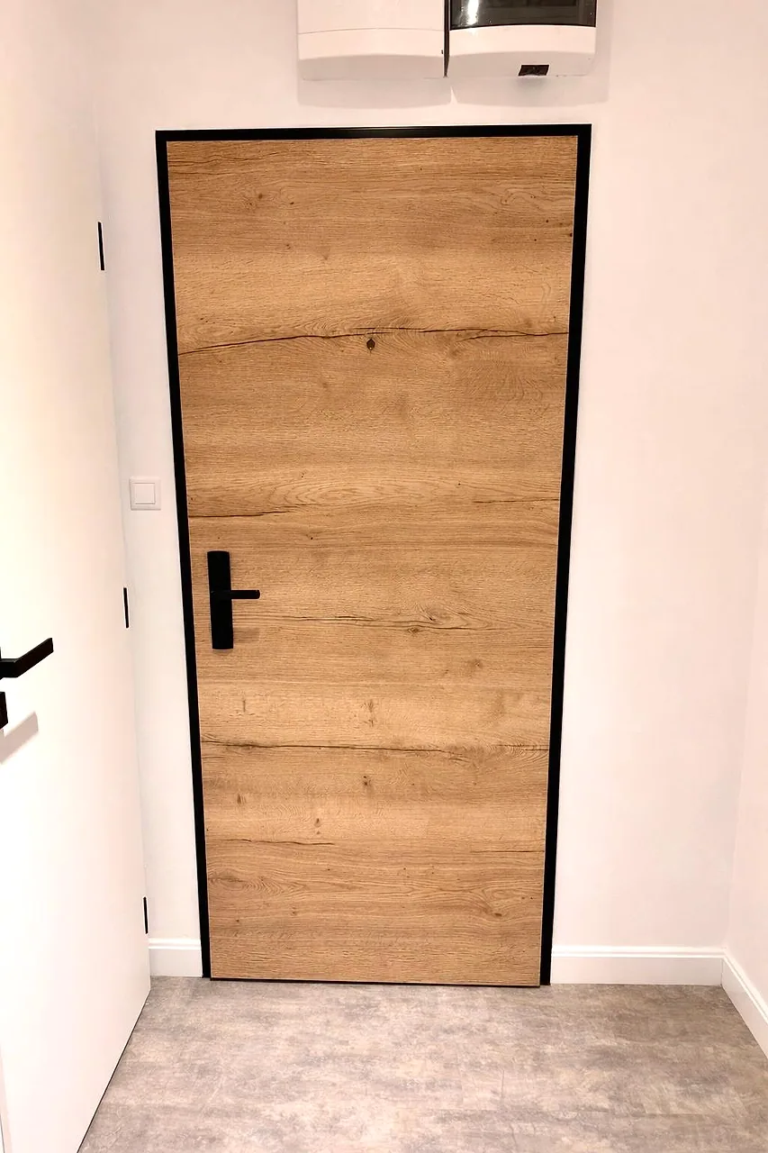Detail nové zárubně a dveří